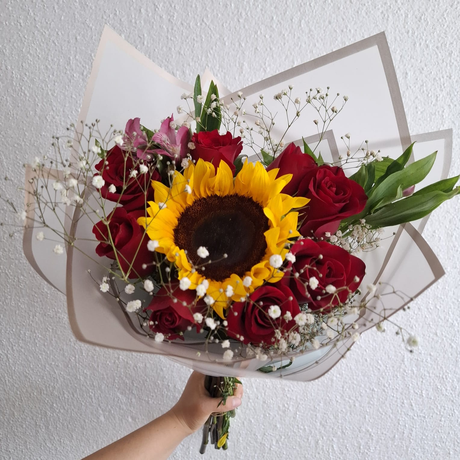 Girasol y Rosas Rojas